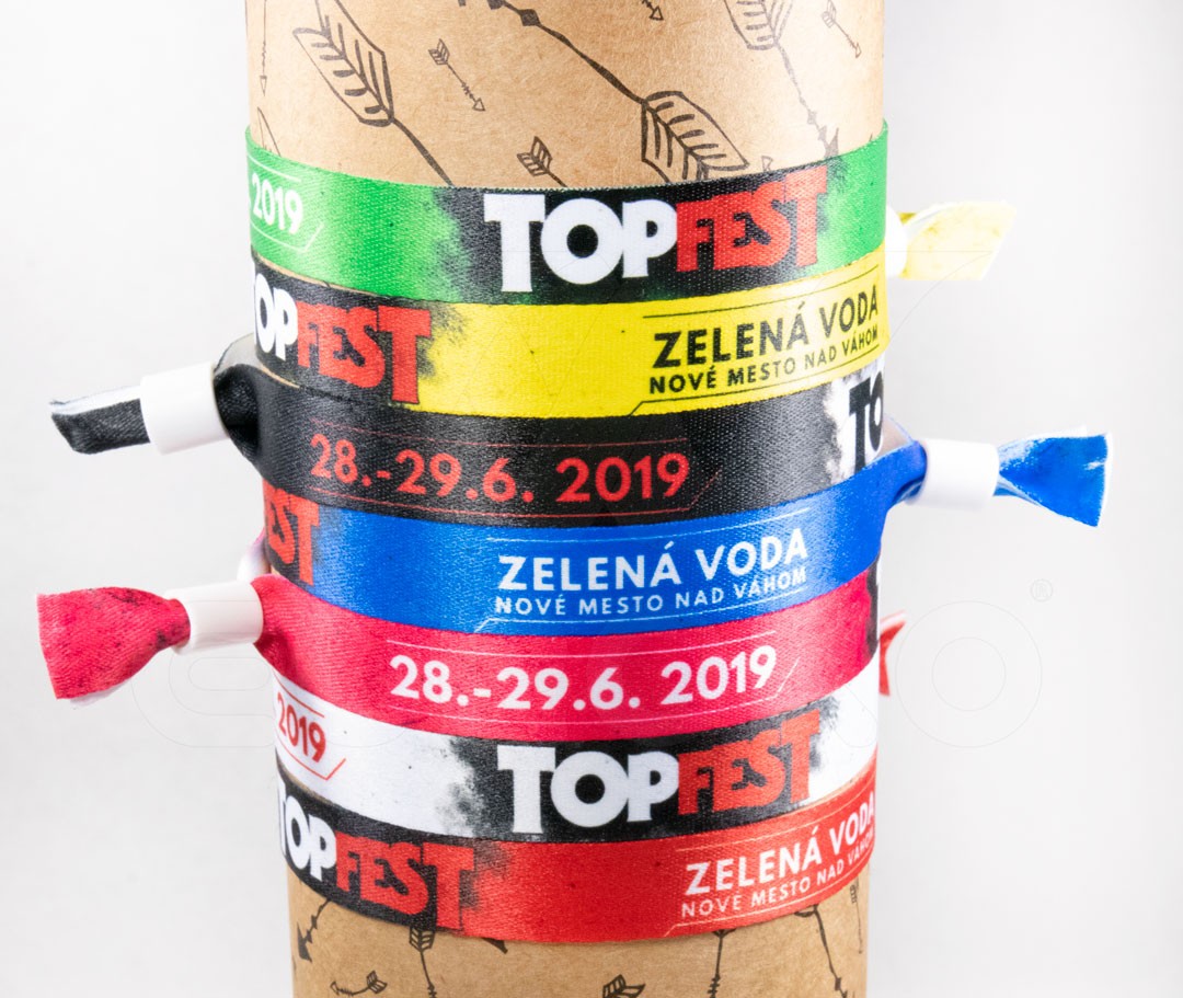 Multiple closure options including metal and plastic rings